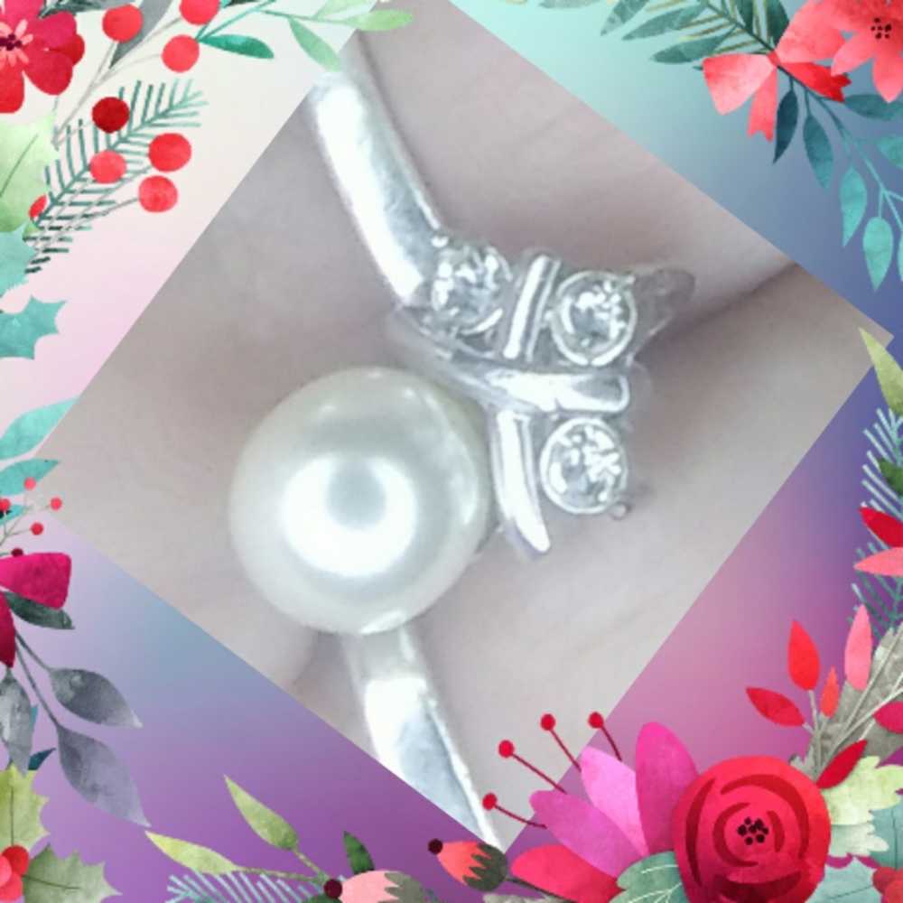 Avon Criss Cross Pearl Pendant